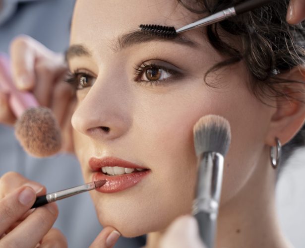make-up-artist-getting-model-ready-photoshootin